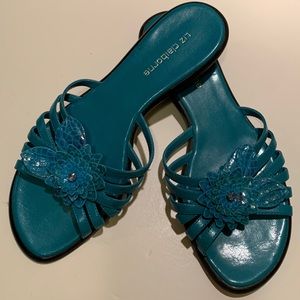 WOMEN’S LIZ CLAIBORNE SANDALS.